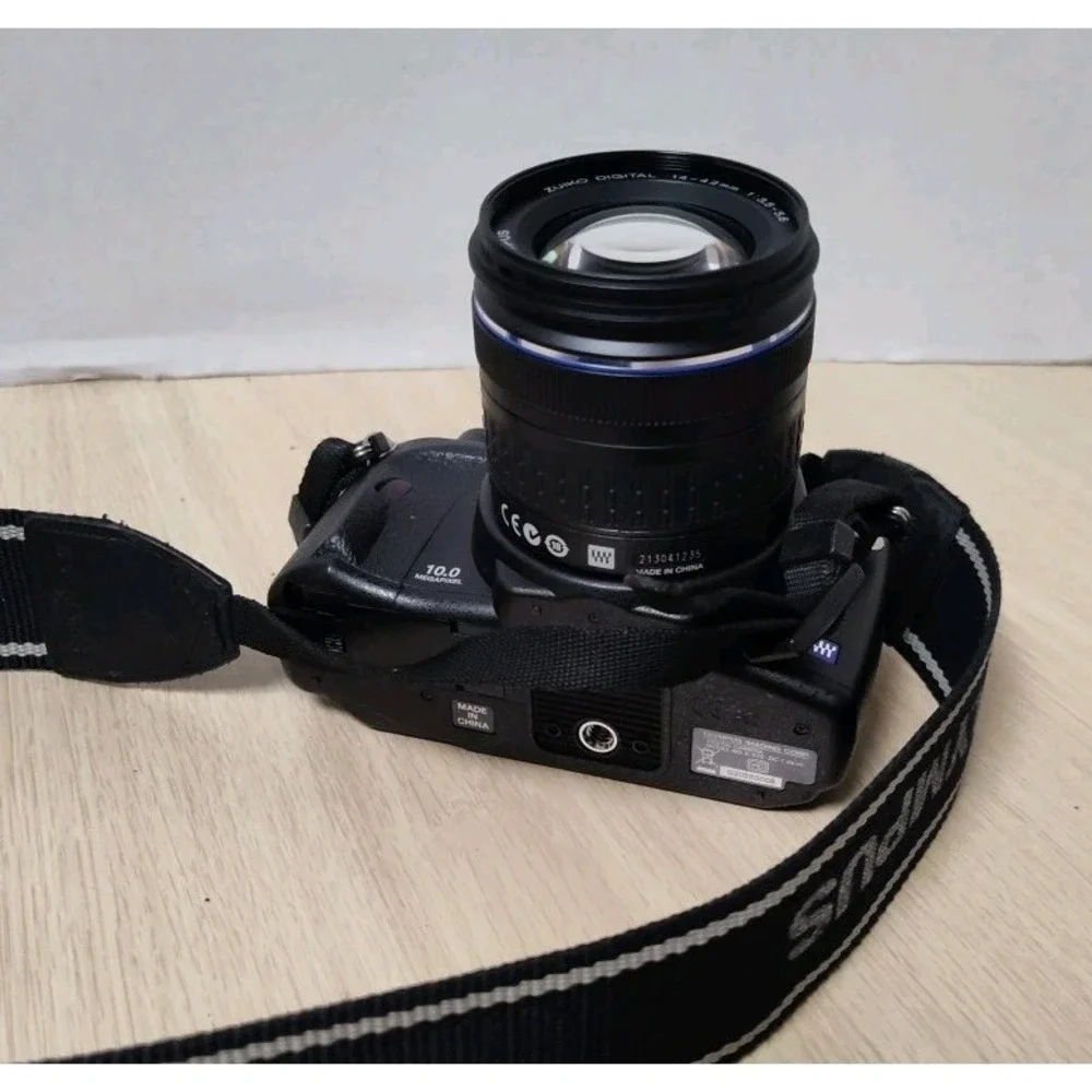 Olympus EVOLT E-420 DSLR Camera Bundle‎ 14-42mm Lens 10MP Compact Four Thirds